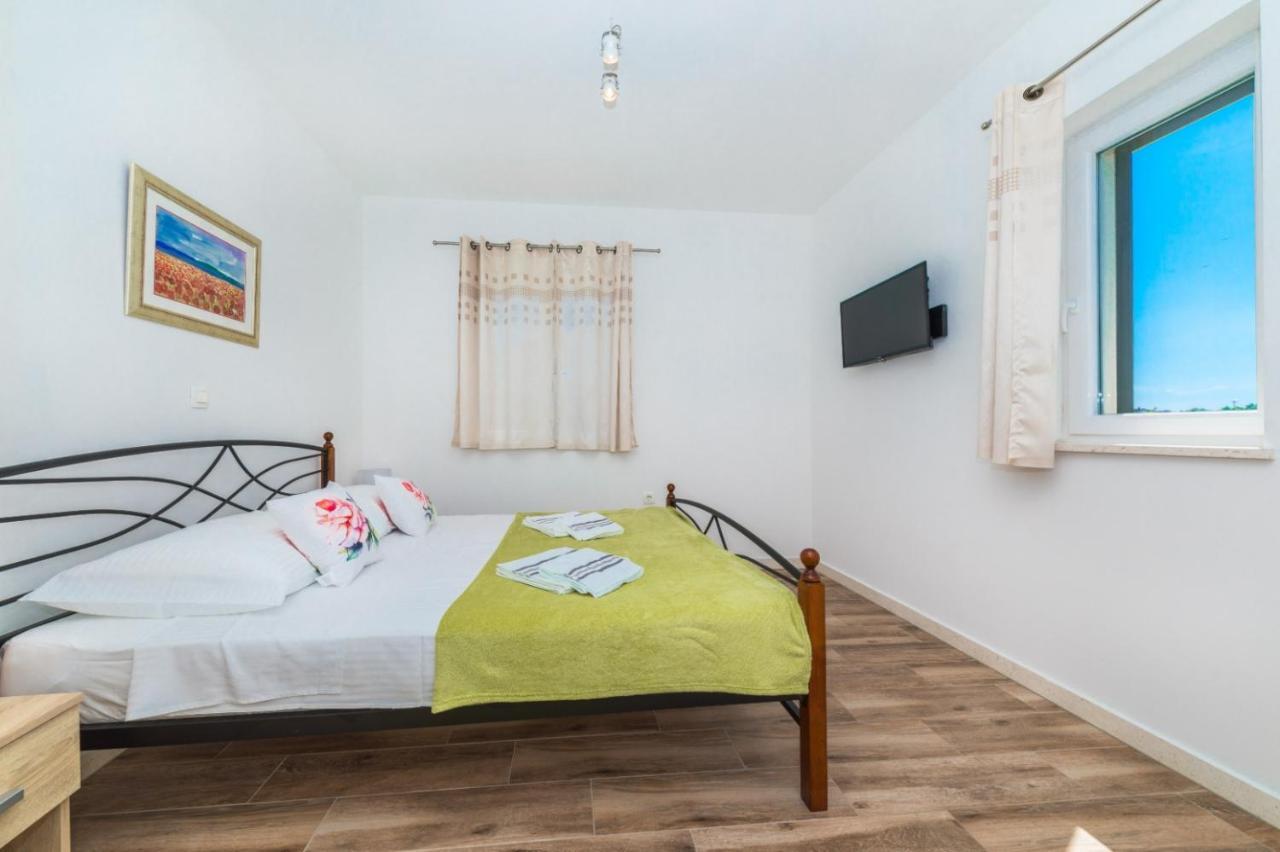 Apartment Nina Stobrec Bagian luar foto